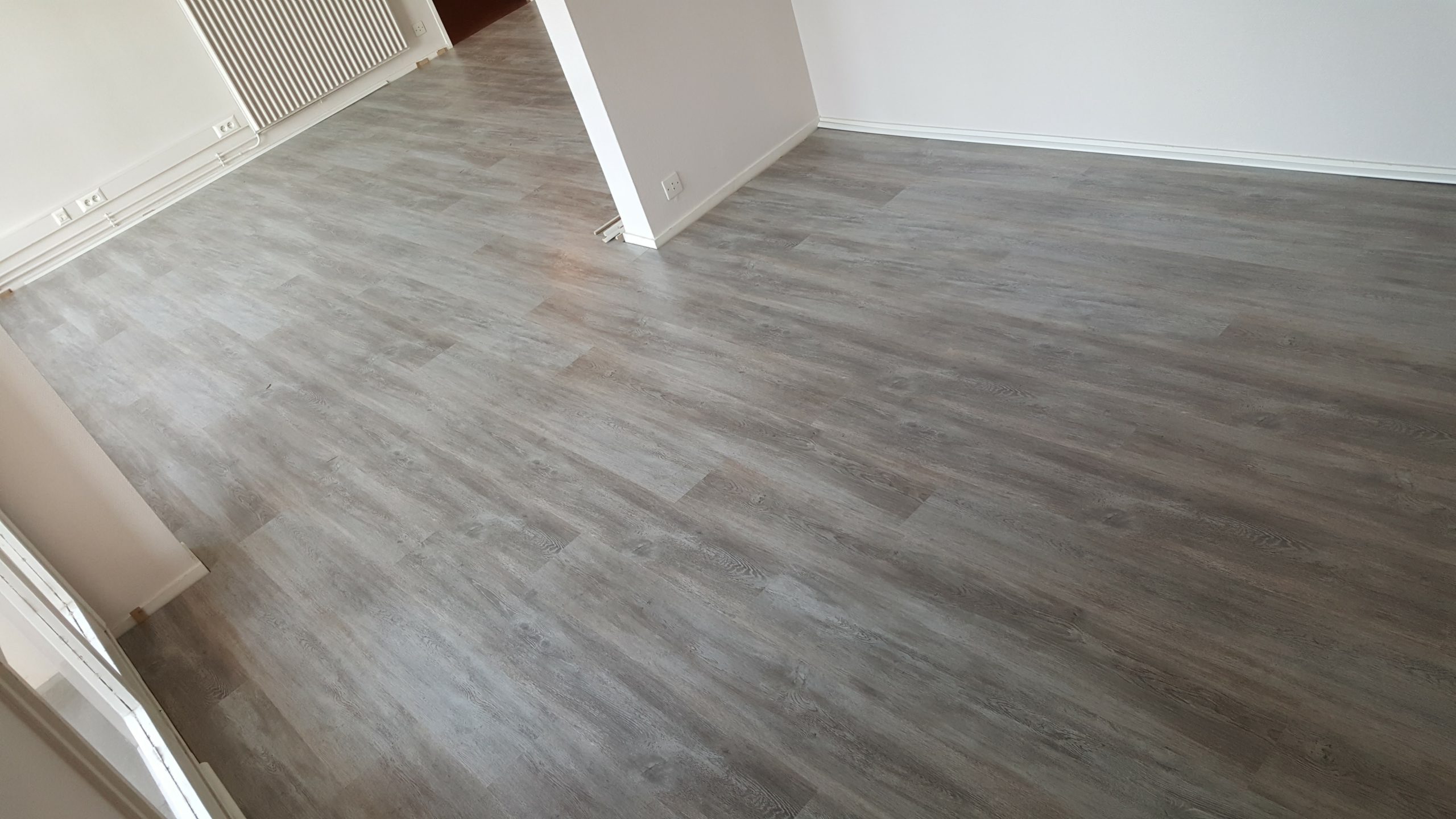 pose de parquet flottant sur moquette pose parquet stratifié sur moquette Brilnt